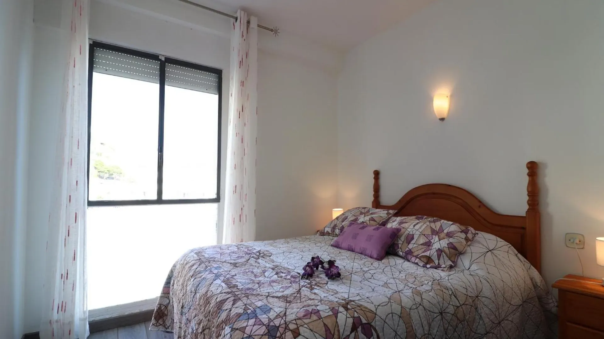 Apartment With Balcony Roses